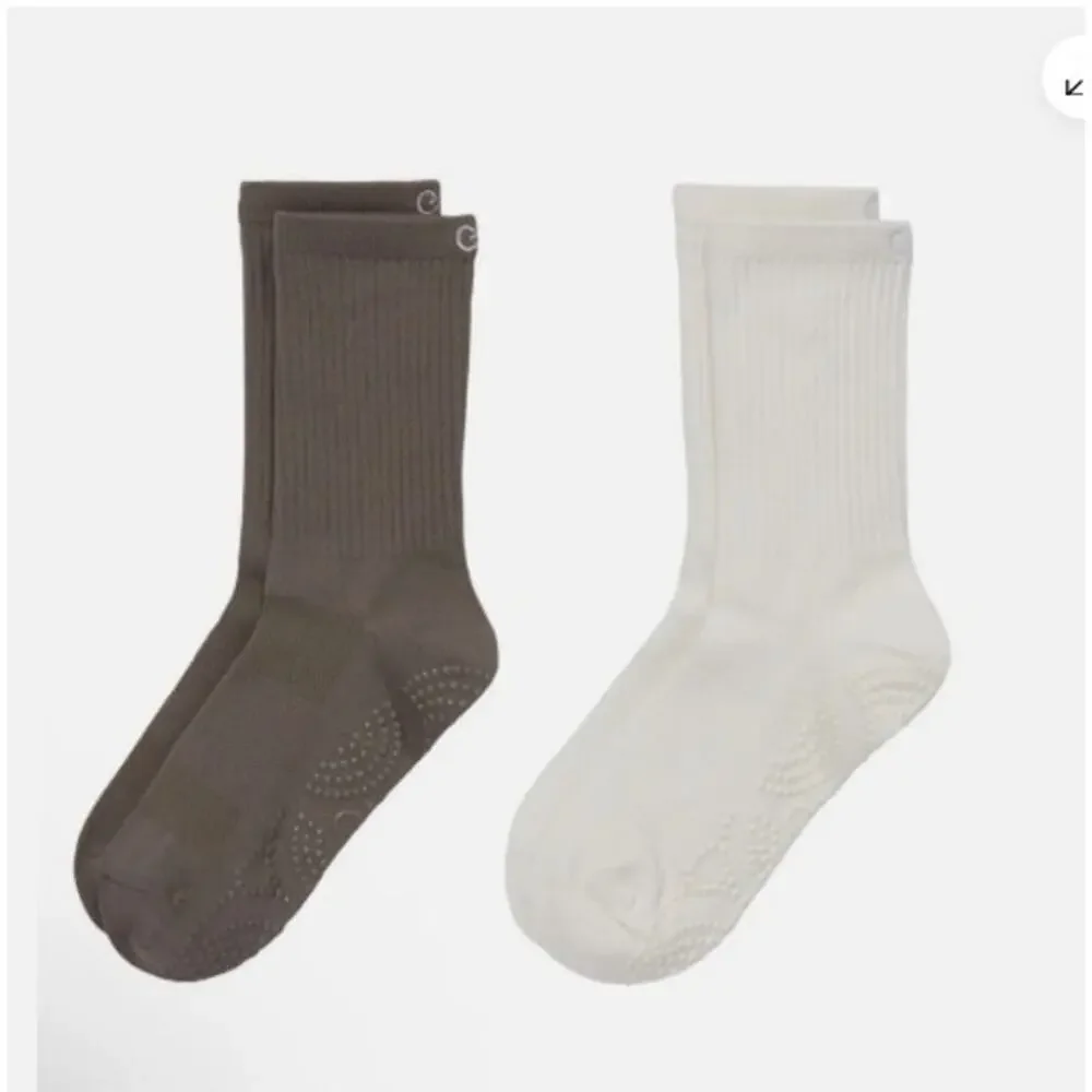 New NWT Calia Studio Women's Gripper Crew Socks 2-‎ Pack